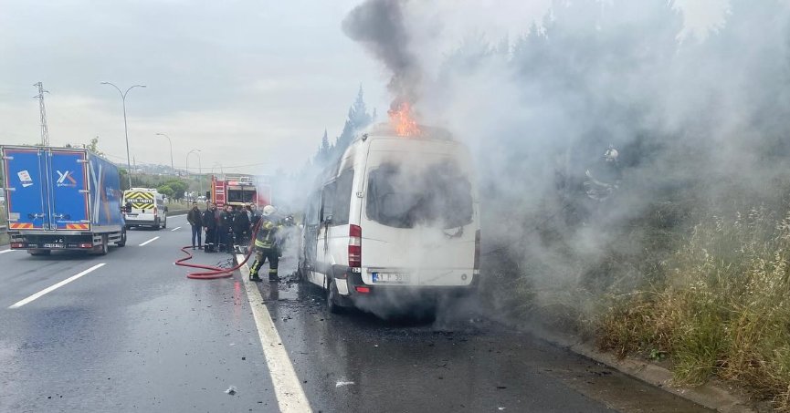  TEM'de minibüs alevlere teslim oldu
