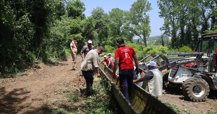 Büyükşehir, Bayraktar’da tarımsal sulama kanallarını temizledi