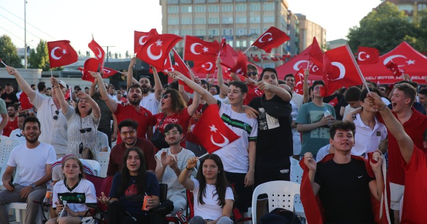 Kent Meydanında çifte bayram coşkusu