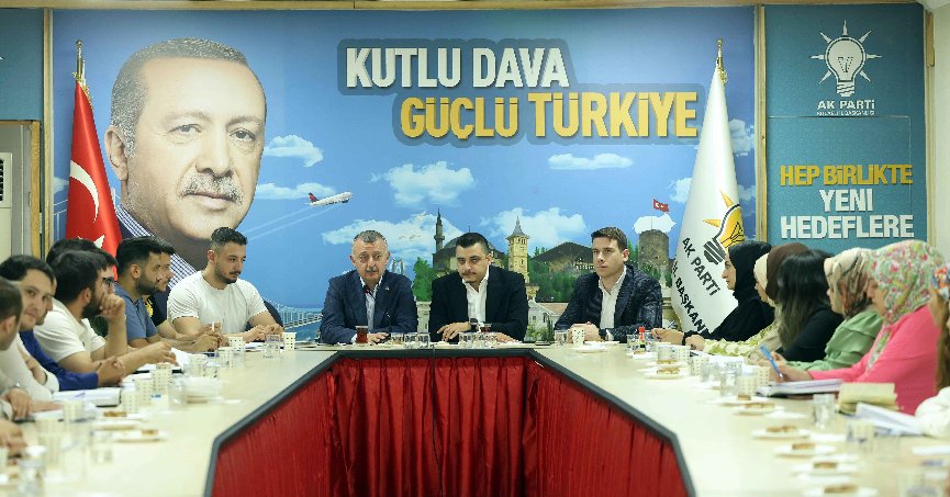 Başkan Büyükakın,Kocaeli gençlik kollarına konuk oldu