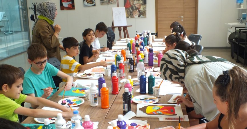 Sanat atölyeleri çocukların yazına renk katıyor