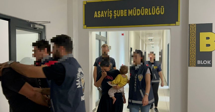 Kucağında bebekle cezaevine gönderildi
