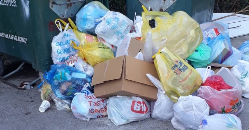 Yahya Kaptan'da çöpler toplanmıyor, Vatandaş isyanda!