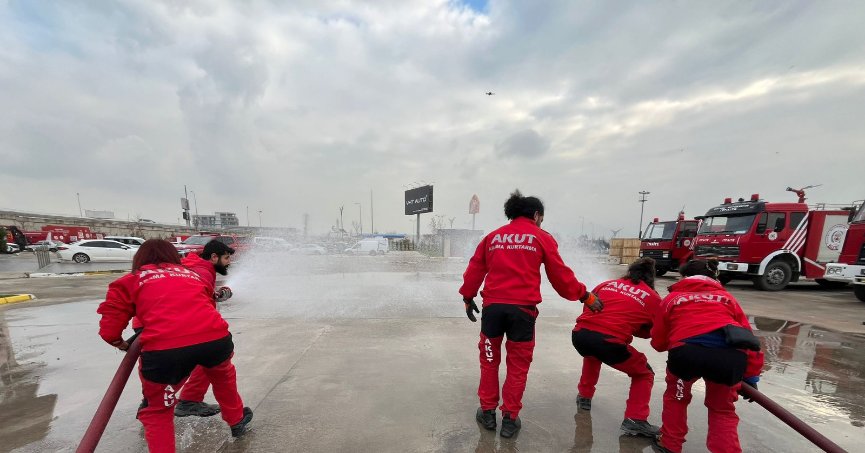 Büyükşehir İtfaiyesi’nden AKUT’a eğitim