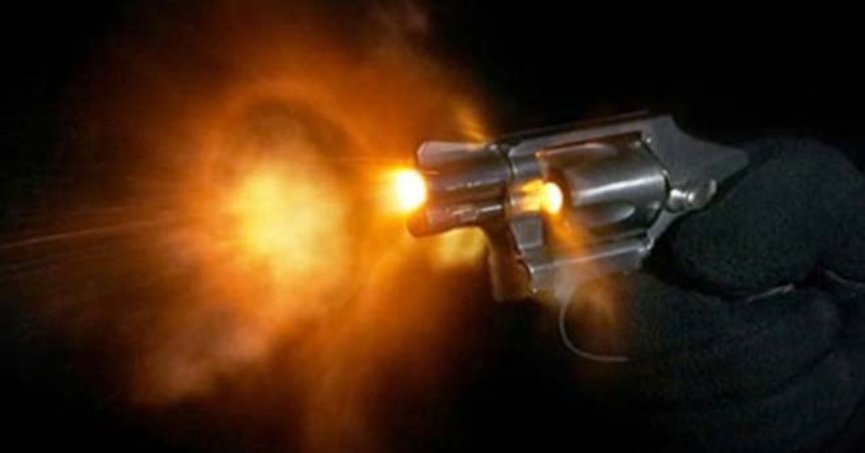 Arkadaşını sokak ortasında vurdu