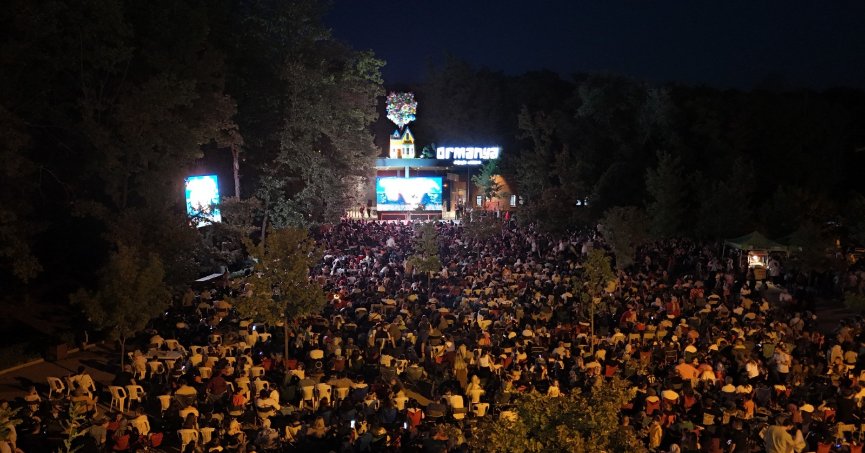 YILDIZLARIN ALTINDA SİNEMA HEYECANI