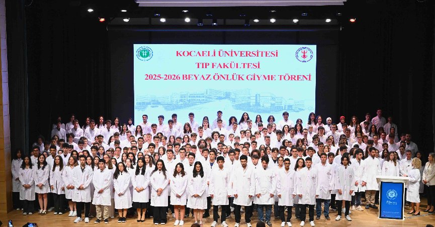 Genç hekimler önlüklerini giydi