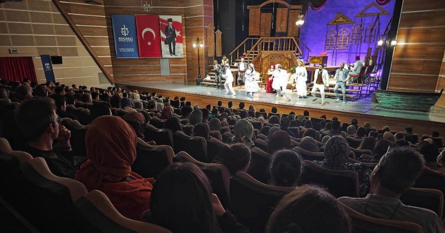 Gebzeliler, “Radyo-yu Hümayun” adlı tiyatro oyununu çok beğendi;