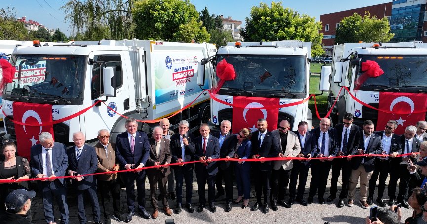 Derince Belediyesi 14 Yeni Hizmet Aracını Tanıttı