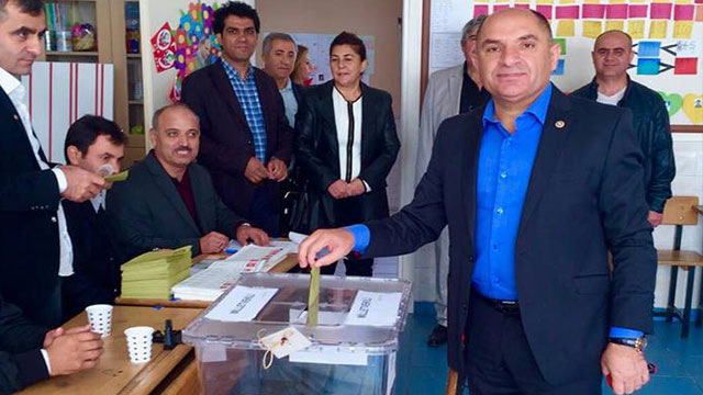 Tahsin Tarhan oyunu kullandı