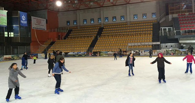 Takdir ve teşekkür getirene buz pateni bedava