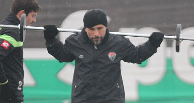 Taşdemir, Futbolcuların Pestilini Çıkardı