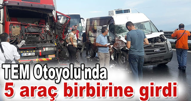TEM Otoyolu'nda 5 araç birbirine girdi