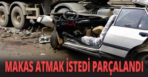 Makas atarken 2 tıra çarpan otomobil paramparça oldu 