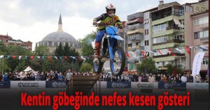 Kentin göbeğinde nefes kesen gösteri