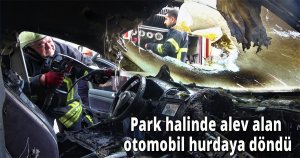 Park halinde alev alan otomobil hurdaya döndü