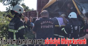 Tır sulama kanalına çarptı