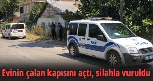 Evinin çalan kapısını açtı, silahla vuruldu