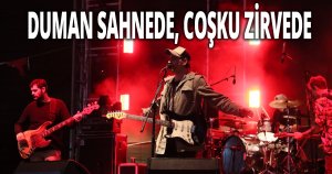 İzmit’te Cumhuriyet coşkusu Duman ile taçlandı