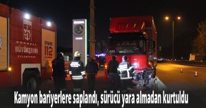 Kamyon bariyerlere saplandı