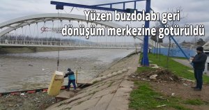 Yüzen buzdolabı geri dönüşüm merkezine götürüldü