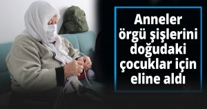 Anneler, örgü şişlerini doğudaki çocuklar için eline aldı