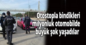 Otostopla bindikleri milyonluk otomobilde büyük şok yaşadılar