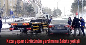 Kaza yapan sürücünün yardımına Zabıta yetişti