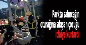 Parkta salıncağın oturağına sıkışan çocuğu itfaiye kurtardı