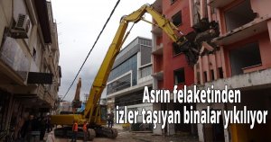  Asrın felaketinden izler taşıyan binalar yıkılıyor