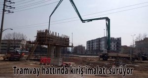 Tramvay hattında kiriş imalatı sürüyor