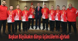 Başkan Büyükakın dünya üçüncülerini ağırladı