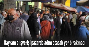 Bayram alışverişi pazarda adım atacak yer bırakmadı