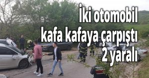 İki otomobil kafa kafaya çarpıştı