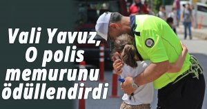 Vali Yavuz, o polis memurunu ödüllendirdi