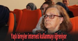 Yaşlı bireyler interneti kullanmayı öğreniyor