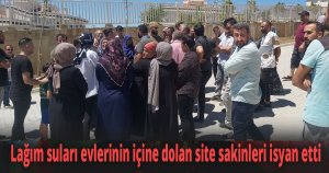 Lağım suları evlerinin içine dolan site sakinleri isyan etti