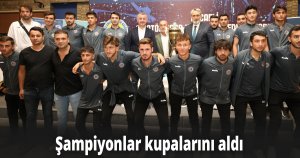 Şampiyonlar kupalarını aldı