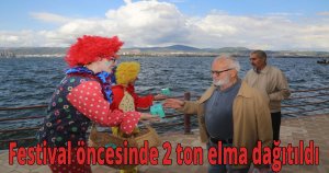 Festival öncesinde 2 ton elma dağıtıldı