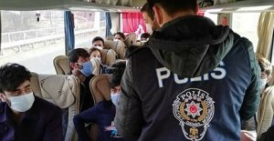 15 kaçak göçmen sınır dışı edildi 