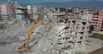 3.900 KAMYON HAFRİYAT TAŞINDI