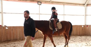 Kocaelili çocukların atlarla dostluğu