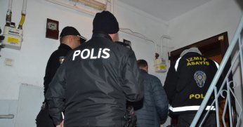 Polis, gece yarısı tek tek topladı