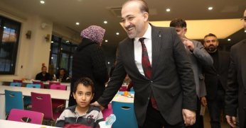 Başkan Talus, depremzedelerle iftar yaptı