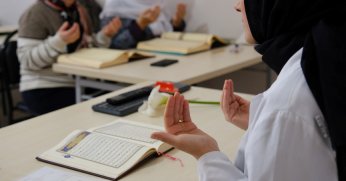 Dualar depremde hayatını kaybedenler için