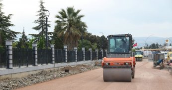 Derince Millet Bahçesi çevresine  asfalt ve yaya kaldırımı