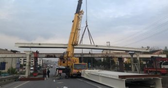  60 Evler üstgeçidinde köprü  ve kiriş montajı tamam