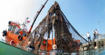 İzmit Körfezinden 5 ton hayalet ağ çıkarıldı