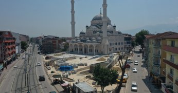 Altı otopark, üstü meydan