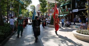 Büyükşehir mehteri İzmitlileri selamladı